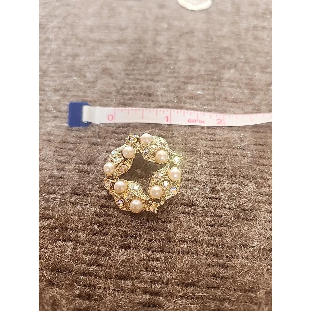 Vintage Gold Tone‎ Wreath Brooch Imitation Pearls & Crystal Rhinestones